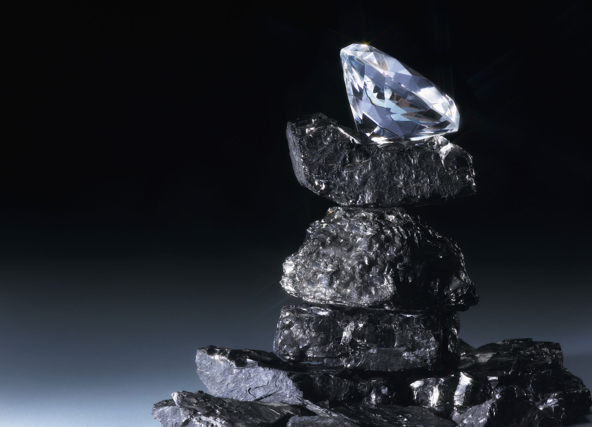 Каменный уголь и алмаз. Углерод Алмаз и графит. Уголь графит Алмаз. Алмаз из углерода.