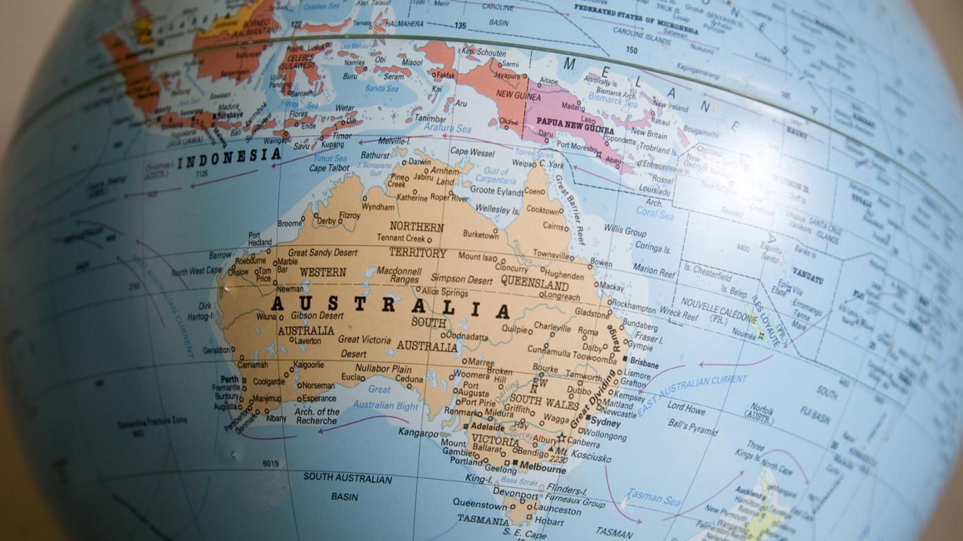 Целиком расположен в южном полушарии. Австралия на полушарии. Материки целиком расположенные в Южном полушарии. Южное полушарие Австралия. Австралия в каком полушарии.