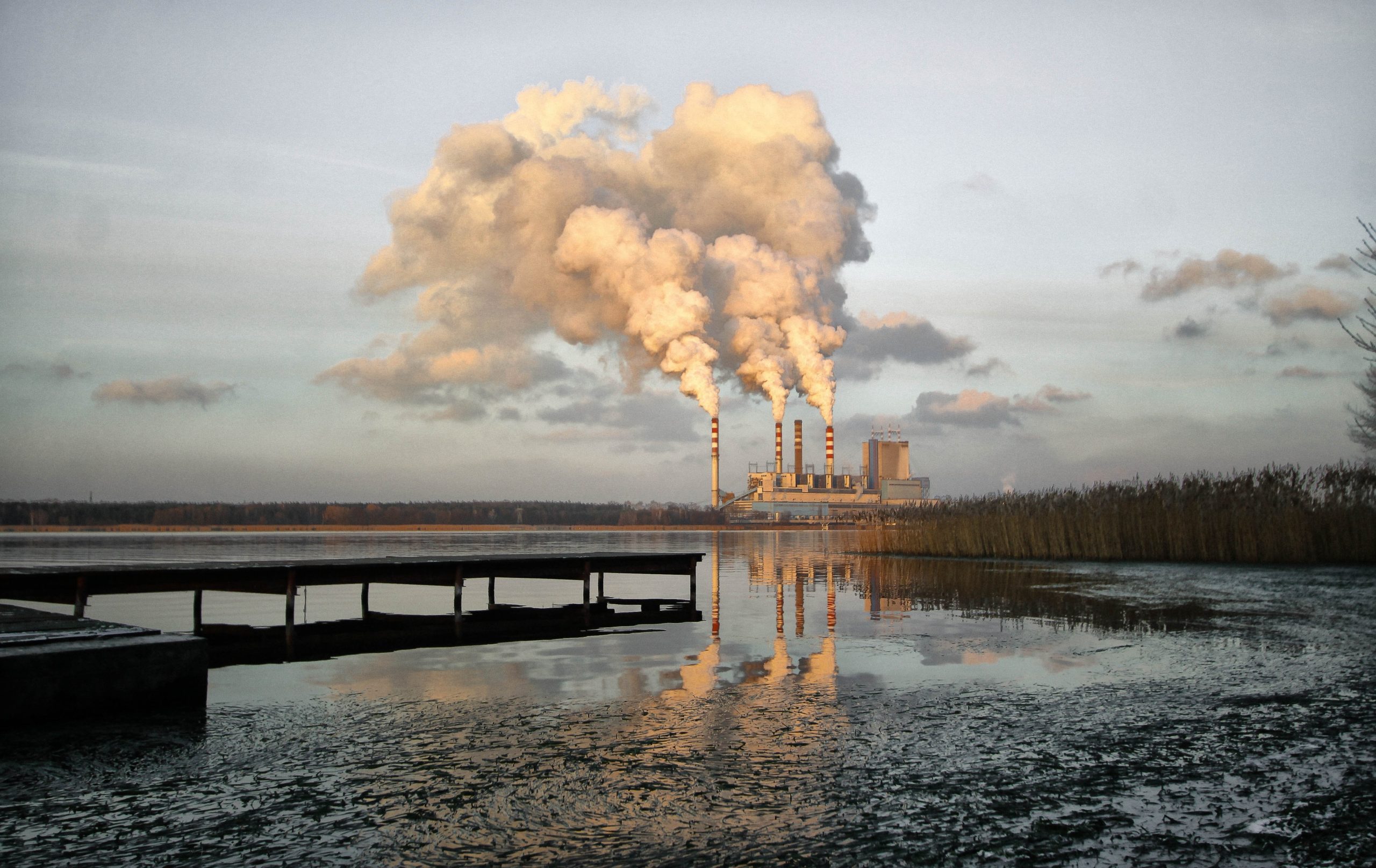 Загрязнение атмосферы и водных ресурсов