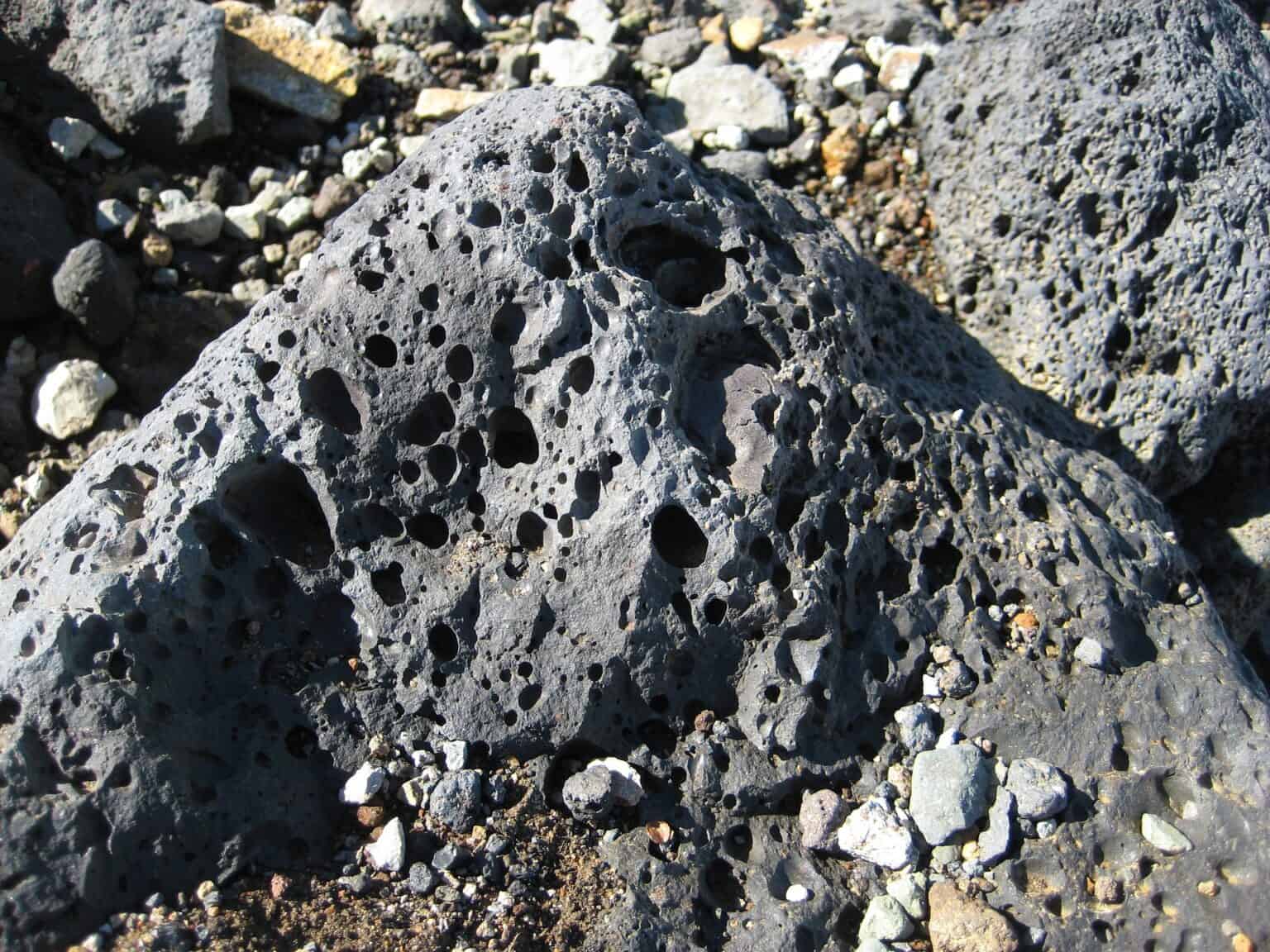 quali sono le caratteristiche delle rocce metamorfiche